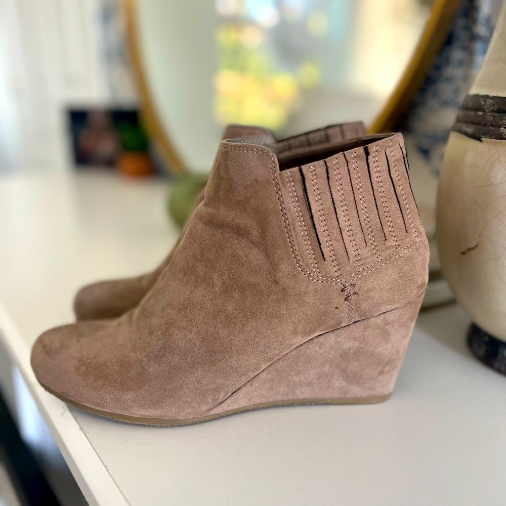 Brown suede wedge booties Sz10 -